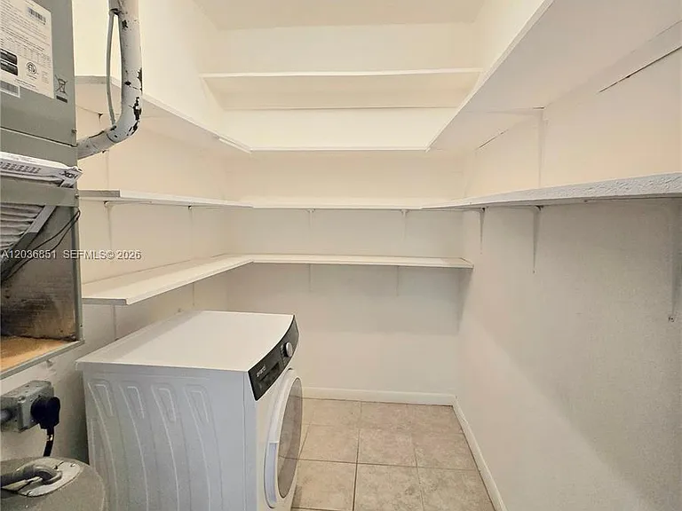 335 SW 20th St #7 — Photo 11