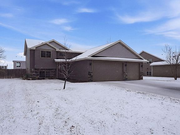 2nd image of 811 2nd Ave SW