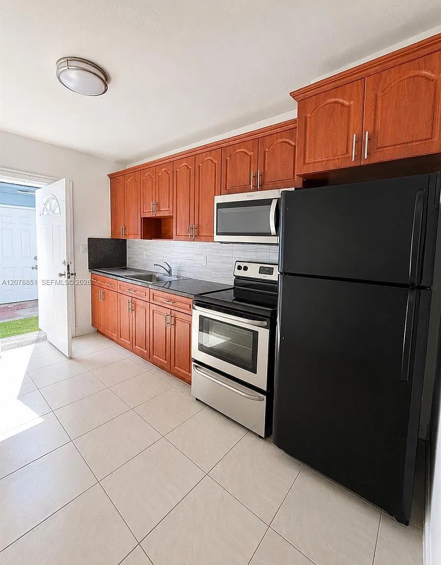 2 bed, $2,399 — Photo 2