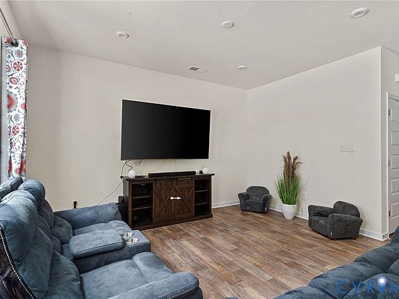 5th image of 52 Sovereign Cir