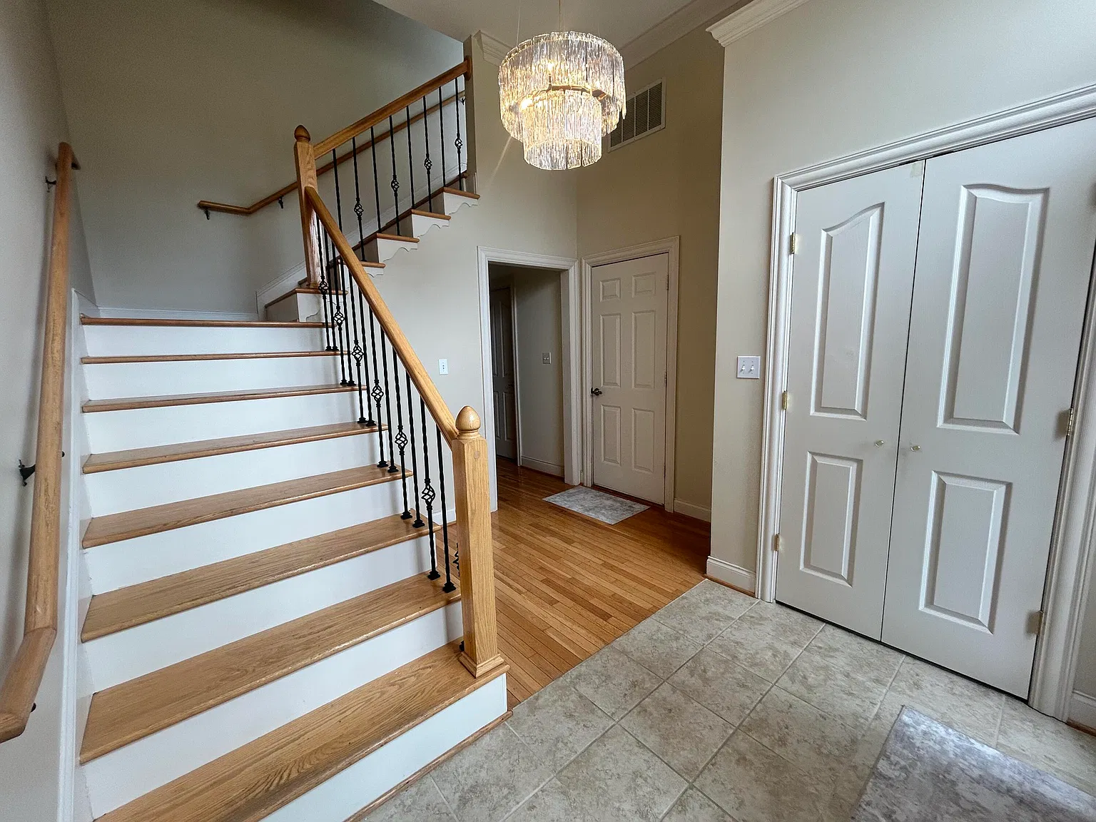 3 bed, 2.5 bath, 1716 sqft, $1,950 — Photo 4