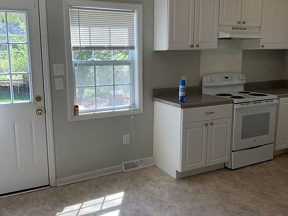 3rd image of 220 Clay St
