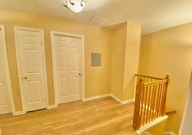 1077 Roseberry Ct — Photo 7
