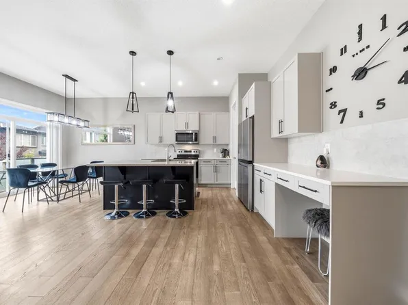 113 NW Marina Ky, Chestermere, AB T1X 1Y7