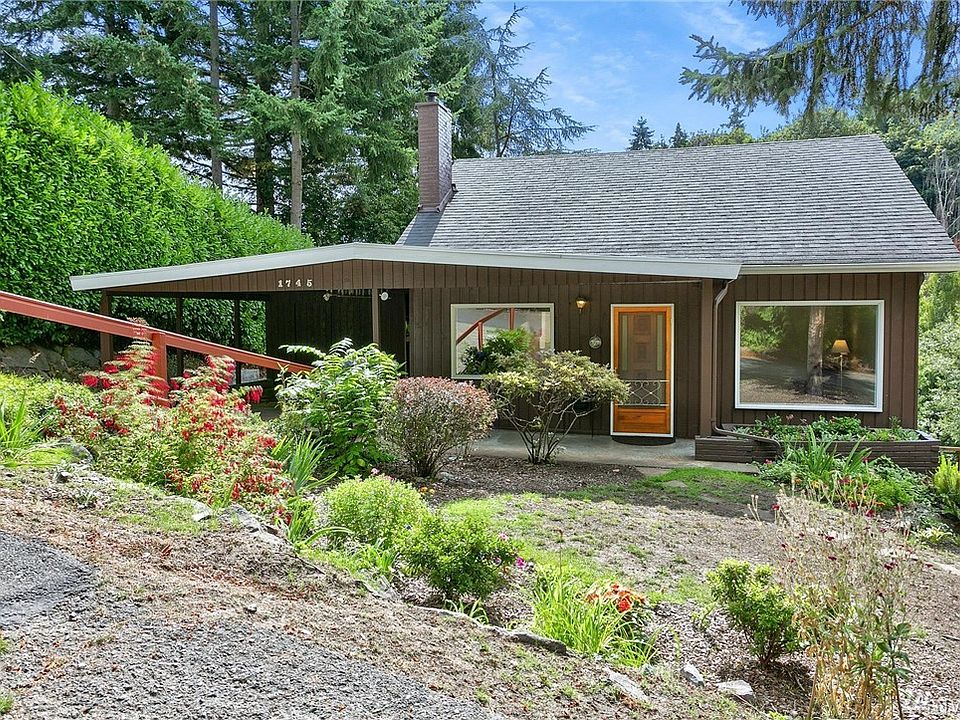 Scenic and private lot on quiet dead-end street with nice homes all around!