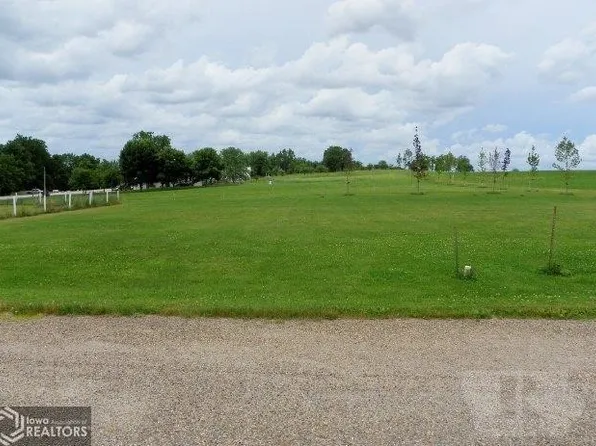 522 Maple Ln, North English, IA 52316