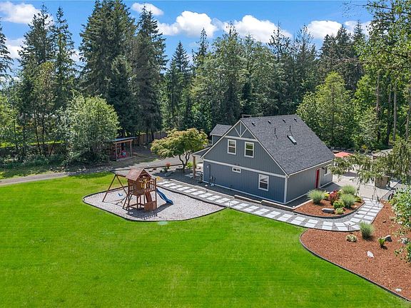 3rd image of 270 SE Noble Glen Drive