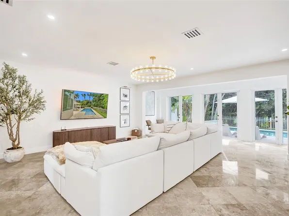 10340 NW 46th Ter, Doral, FL 33178