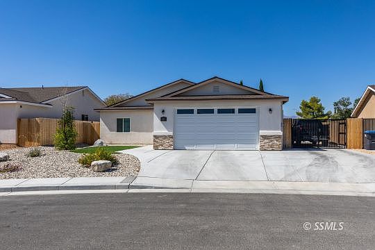 1st image of 821 Paradise Dr