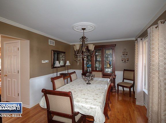 3rd image of 24643 W Kingston St