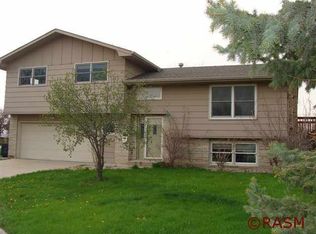 517 Highland Ct, Saint Peter, MN 56082