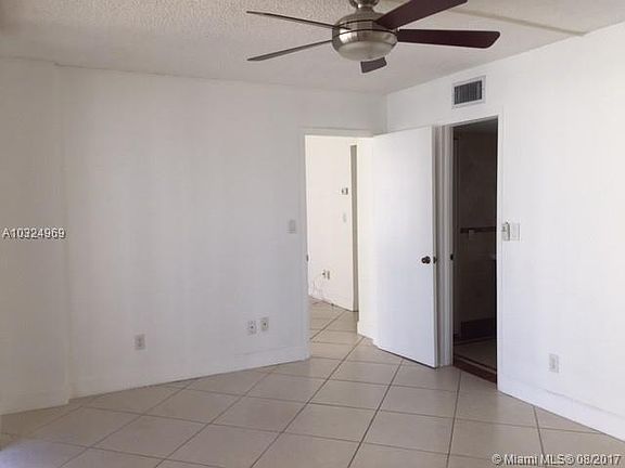 5th image of 1440 Brickell Bay Dr APT 909