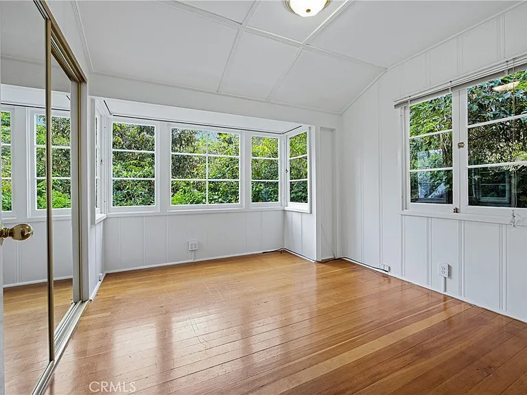 550 Saint Anns Dr — Photo 10