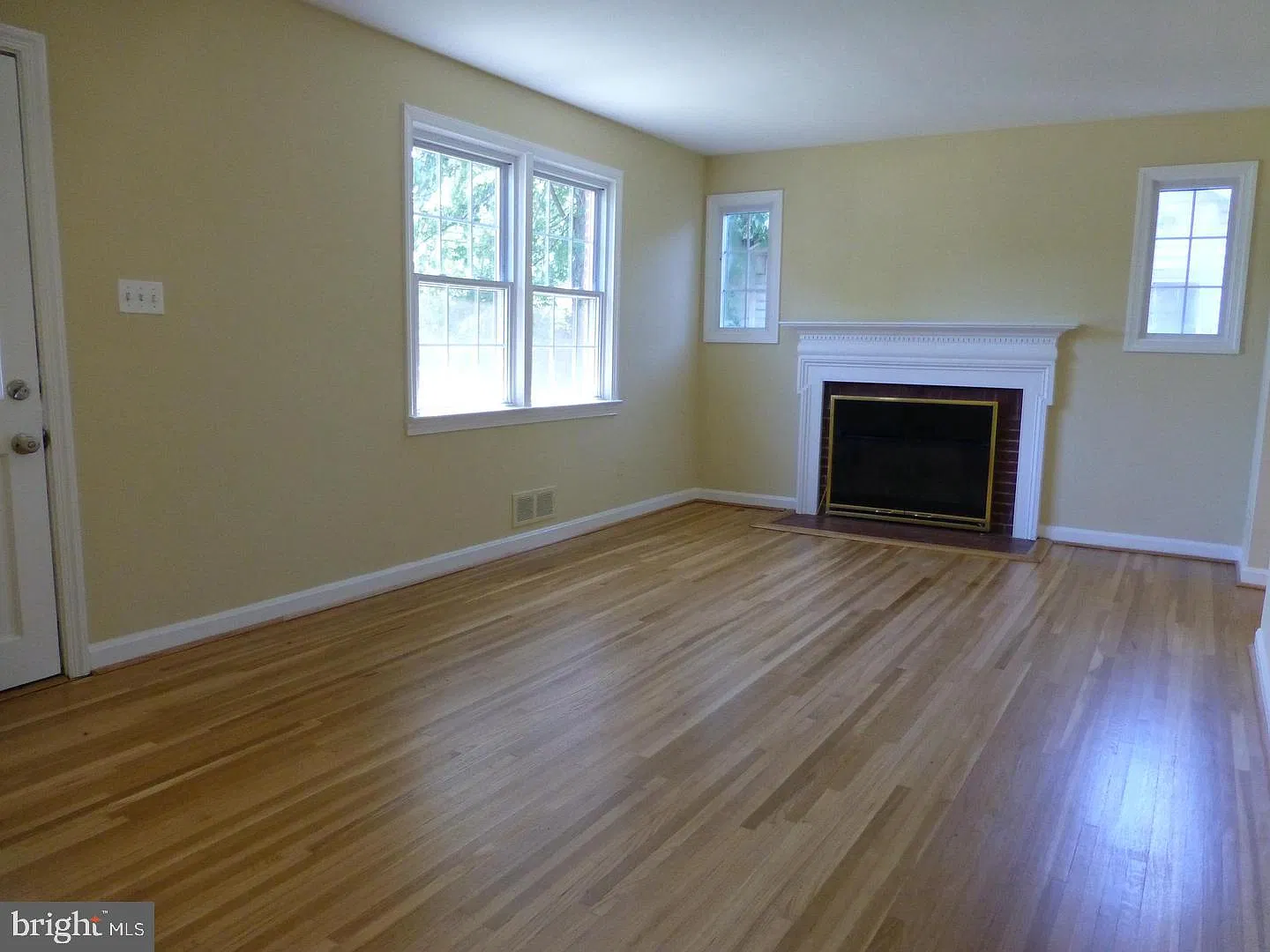 3 bed, 3.0 bath, 1650 sqft, $3,700 — Photo 3