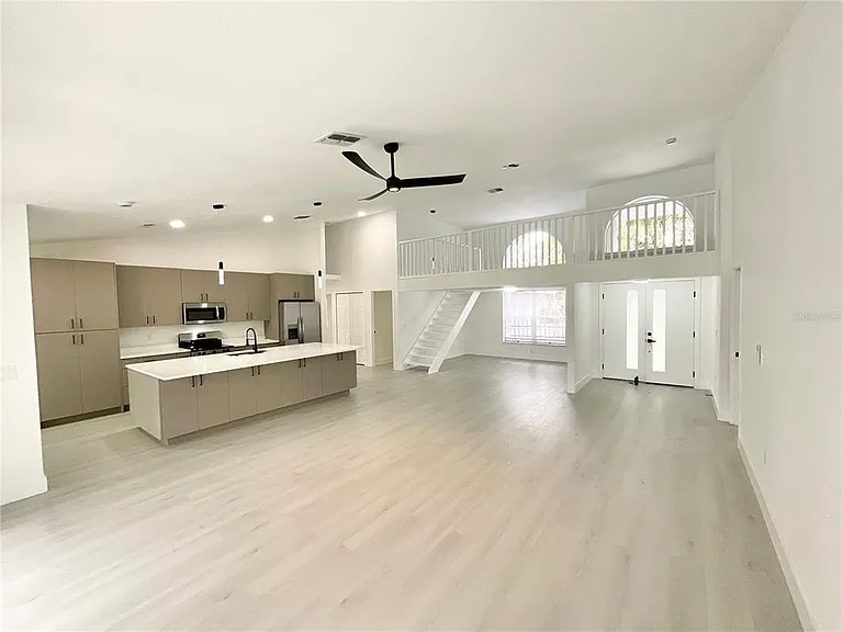 1307 Belcher Dr — Photo 3