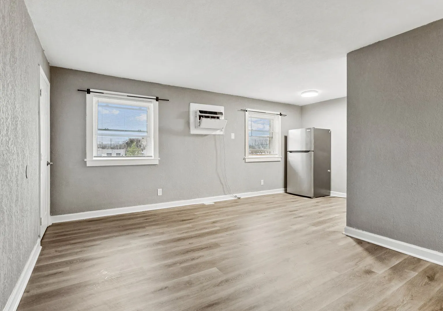 2500 Leo Street — Photo 3