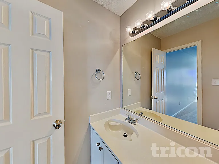 8009 Vermilion Dr — Photo 10