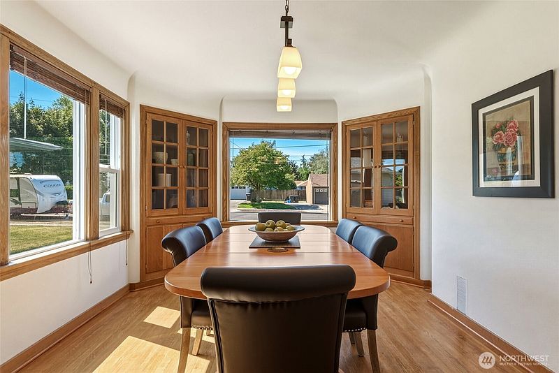 5th image of 315 E Maple Street