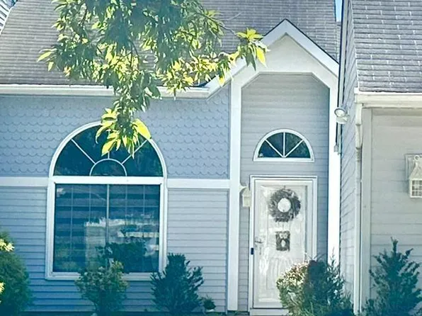589 Madison Dr #B, Monroe Township, NJ 08831