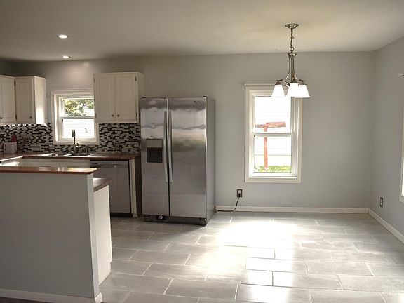 5th image of 181 Southwind Blvd
