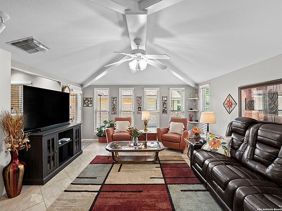 4th image of 1008 Robert Derrick Dr.