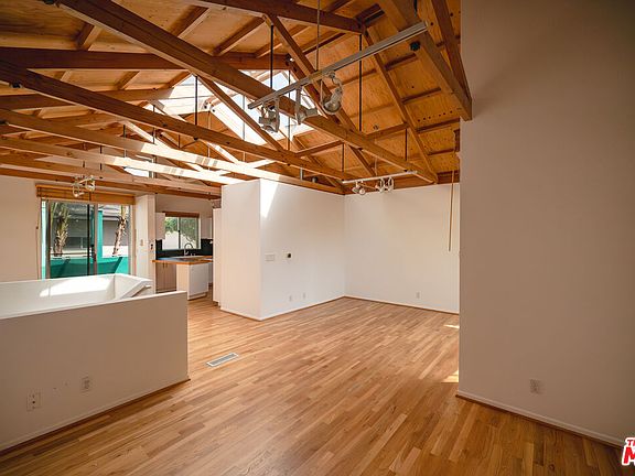 3rd image of 656 Angelus Pl