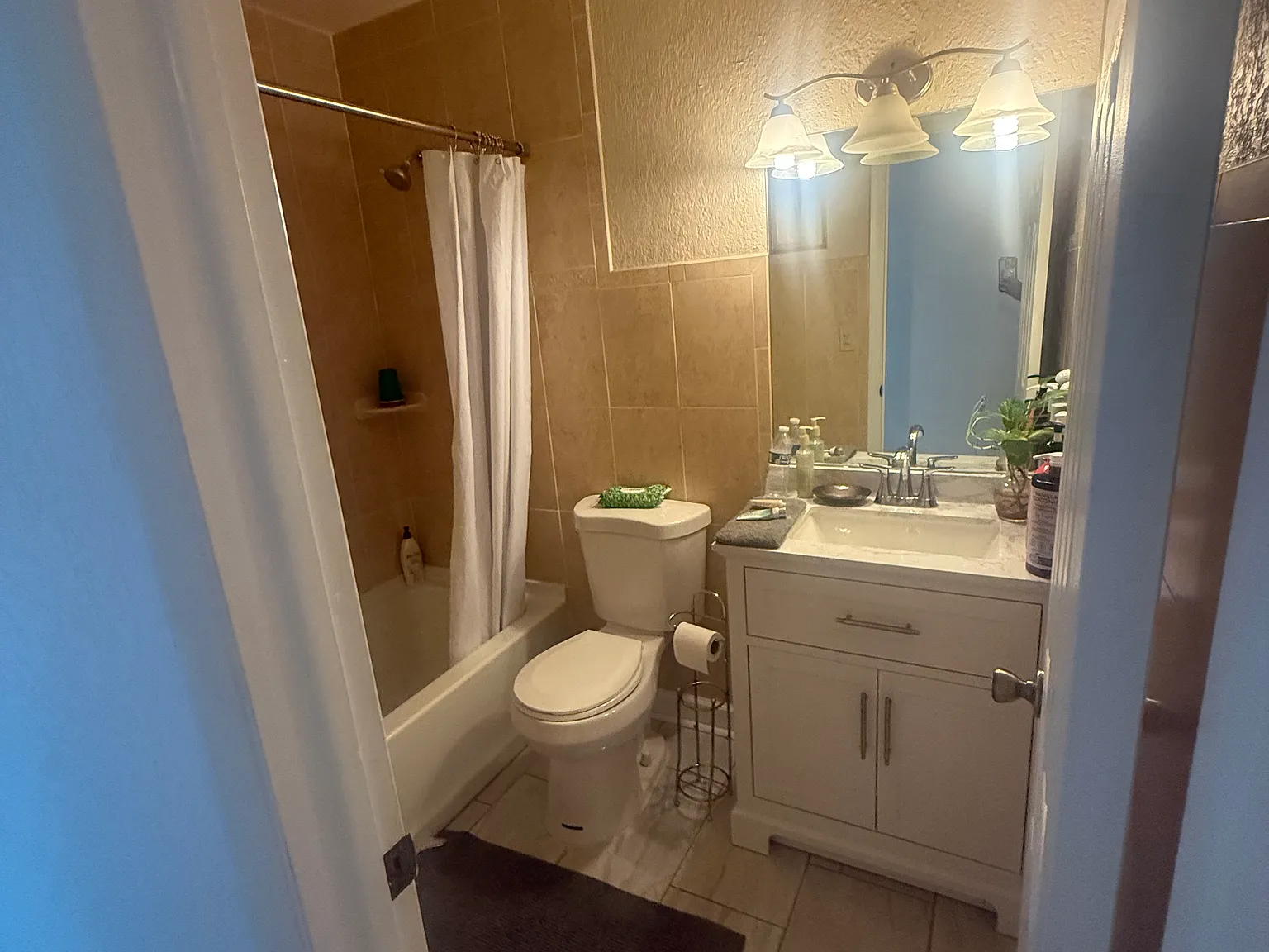 3 bed, 1650 sqft, $2,400 — Photo 2