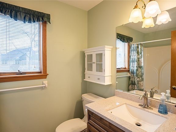 5th image of 144 Summerhaven Dr S