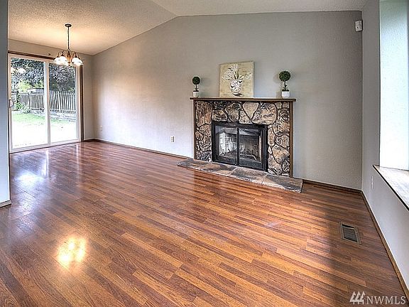 3rd image of 3913 N Visscher St