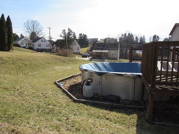 5th image of 213 Stone Church Rd