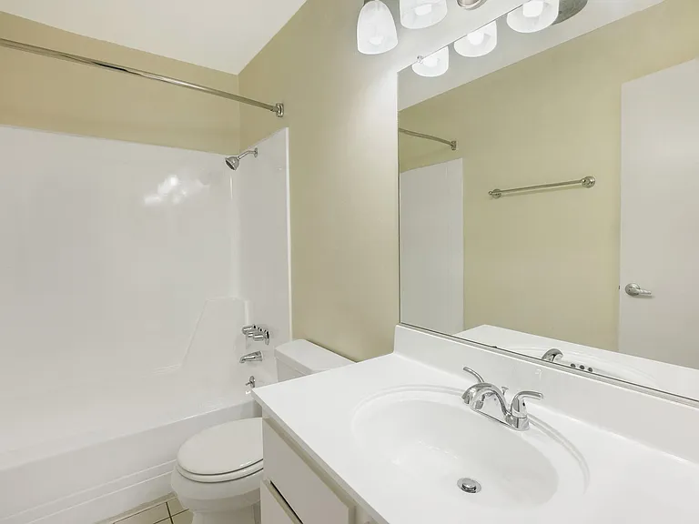 13157 Riverside Dr — Photo 40