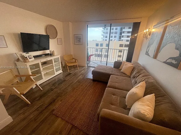 2625 Collins Ave #502 — Photo 2