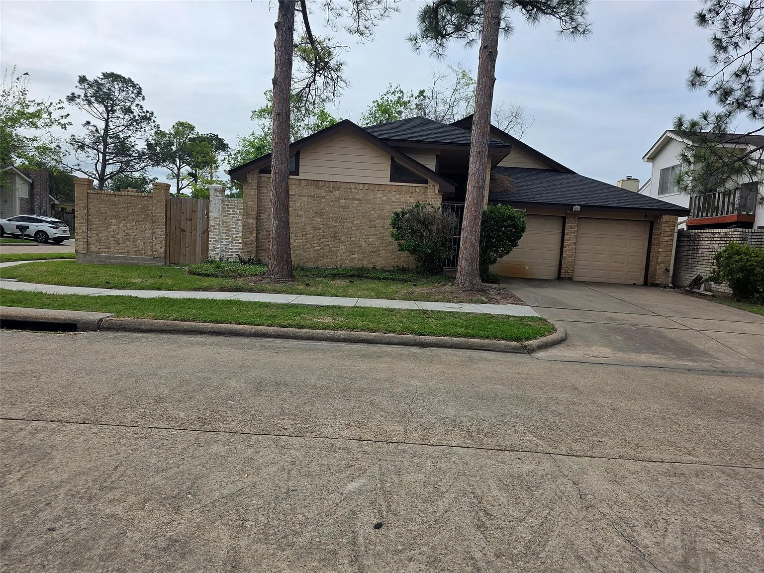 3 bed, 2.0 bath, 1862 sqft, $2,000 — Photo 1