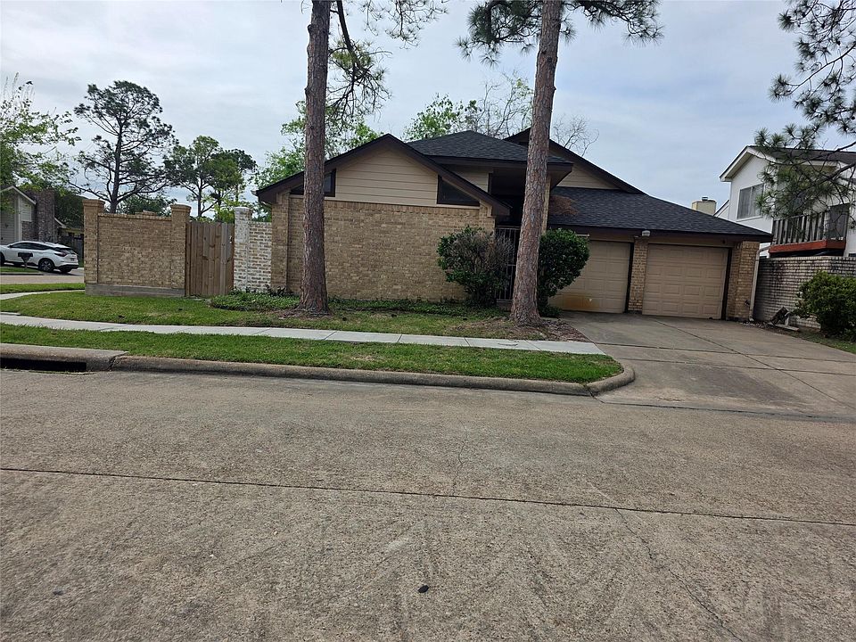 1st image of 7803 La Rochelle Cir