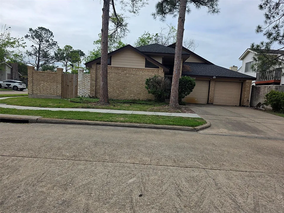 7803 La Rochelle Cir