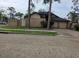7803 La Rochelle Cir, Houston, TX 77071
