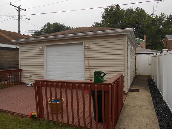 3rd image of 14216 Greenbay Ave
