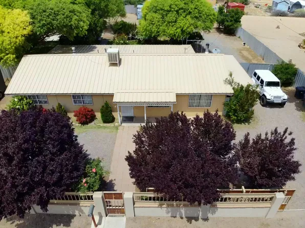 2917 Maplewood Dr SW, Albuquerque, NM 87121