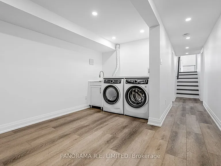 674 Netherton Cres #LOWER — Photo 10