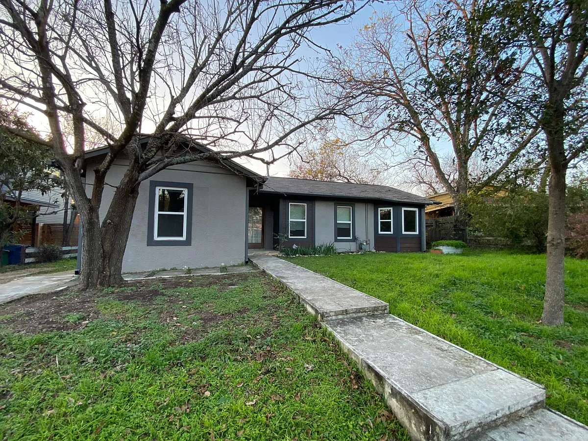 Front view - 3804 Grayson Ln
