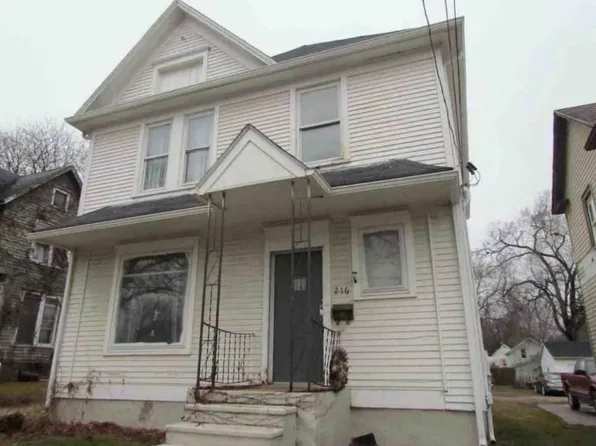 216 N West Ave, Freeport, IL 61032