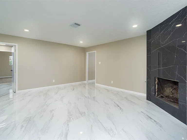 16450 Parksley Dr — Photo 4