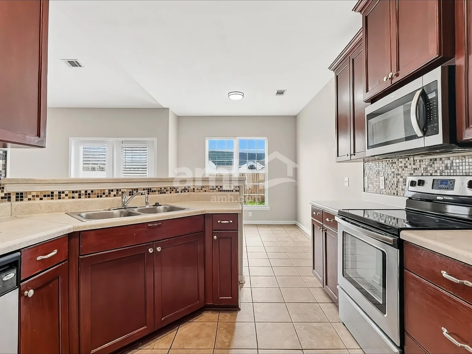 4 bed, 2.0 bath, 1904 sqft, $2,135 — Photo 3
