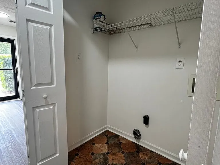 318 Chadwyck Cir — Photo 10