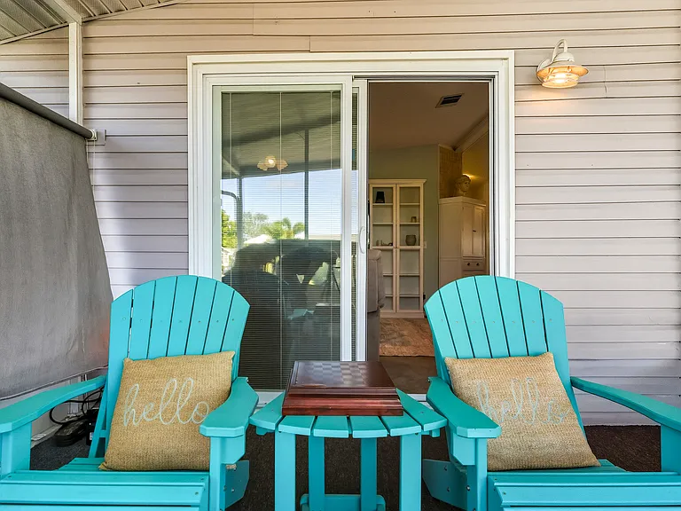 116 Dolphin Dr S — Photo 1