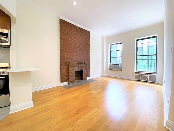 2nd image of 124 W 75th St APT 4B