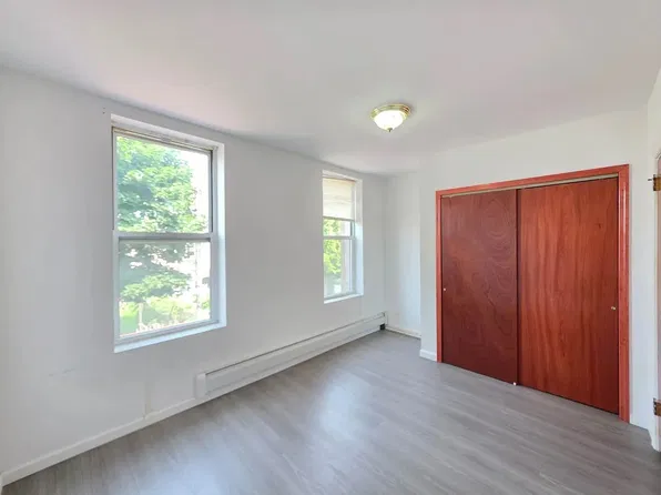 160 Bay 43rd St #2R, Brooklyn, NY 11214
