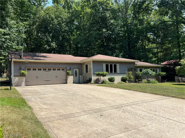 7430 Whitewood Dr, Ashtabula, OH 44004