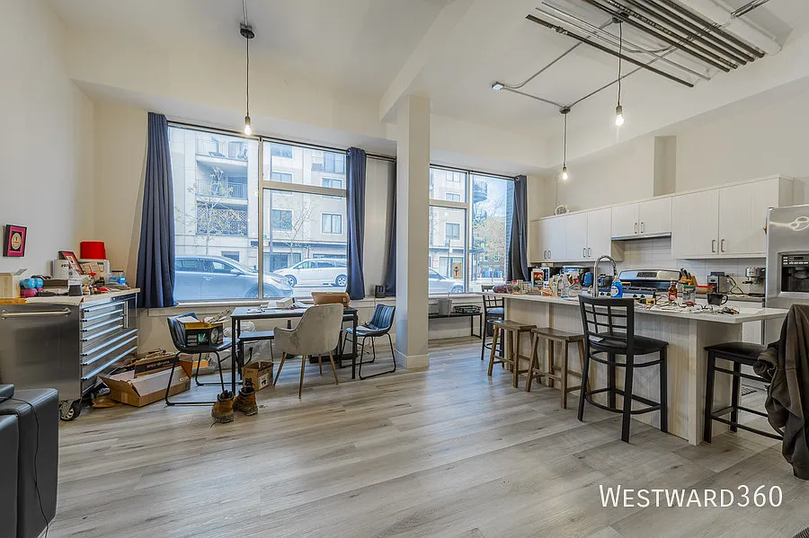 Building Photo - 880 N Milwaukee Ave #1