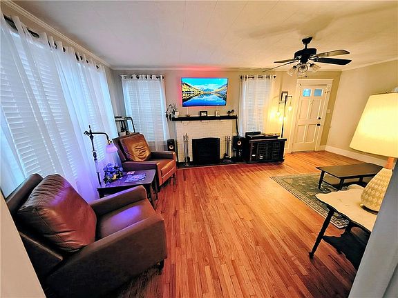 4th image of 266 Mohawk St